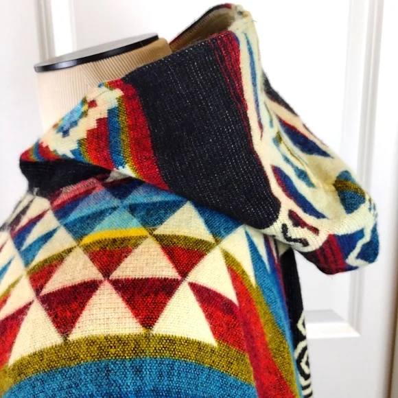 Hooded Peruvian Poncho with Aztec Inca turtle Designs. Turtle. hooded.. Aztec - Picture 6 of 15